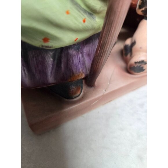 Old Mother Hubbard Figurine By Enesco - Hand-Painted Porcelain Vintage 7 in High - Picture 5 of 14